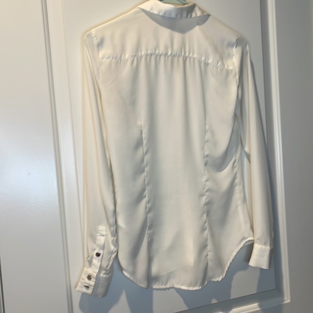 H&M button down blouse. - Picture 6 of 6